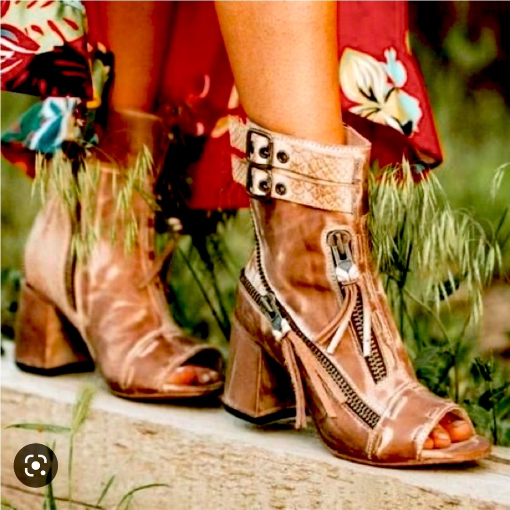 Freebird Zombie zombi booties worn once. Size 6. Leather